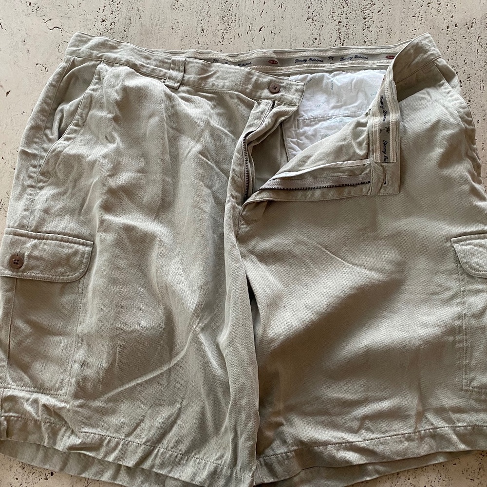 Men's  Tommy Bahama Cargo Khaki Shorts Size 42